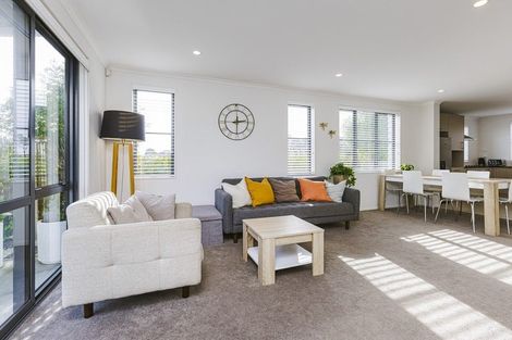 Photo of property in 15 Saddleback Crescent, Papakura, 2110