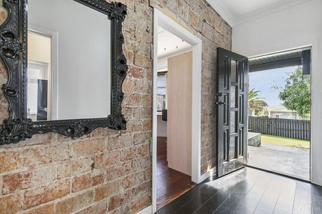 Photo of property in 142 Titirangi Road, New Lynn, Auckland, 0600