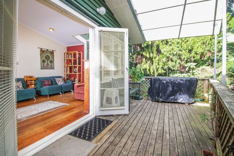 Photo of property in 16 Waima Crescent, Titirangi, Auckland, 0604