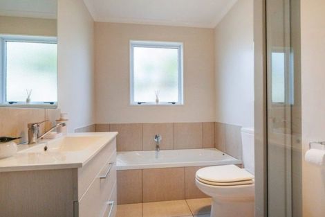 Photo of property in 10 Galea Grove, Kelvin Grove, Palmerston North, 4414