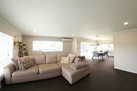 Photo of property in 93a Taylor Terrace, Tawa, Wellington, 5028