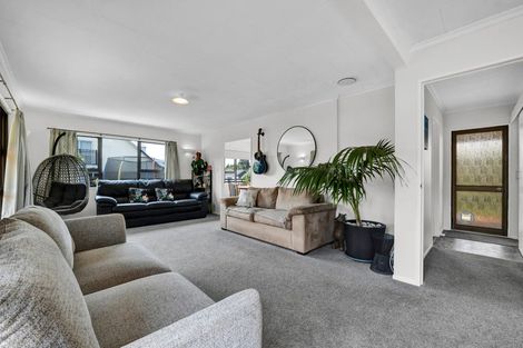 Photo of property in 28 Kowhai Street, Inglewood, 4330
