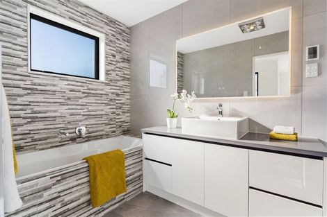 Photo of property in 1 Pae Lane, Flat Bush, Auckland, 2019