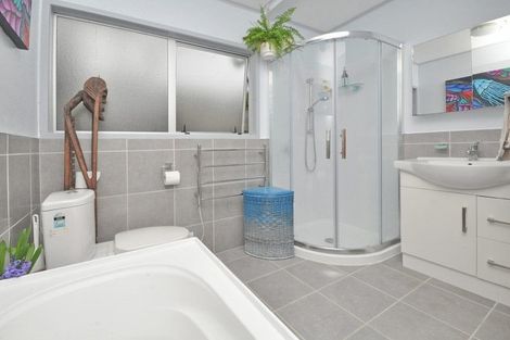 Photo of property in 2 Edwin Freeman Place, Ranui, Auckland, 0612