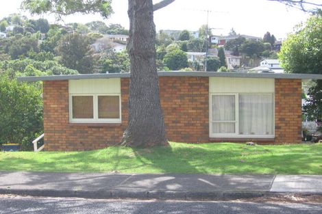Photo of property in 1/9 Ayton Drive, Totara Vale, Auckland, 0629