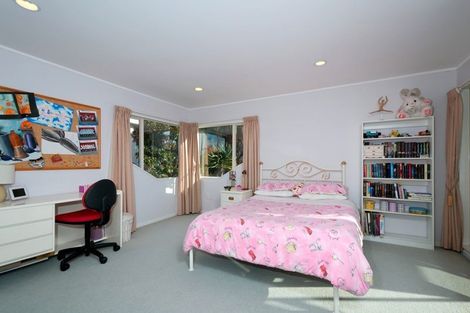 Photo of property in 4 Manu Place, Pinehill, Auckland, 0632