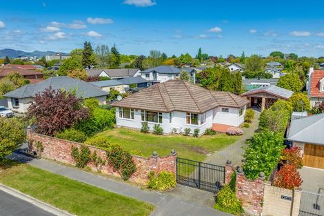 Photo of property in 131 Memorial Avenue, Burnside, Christchurch, 8053