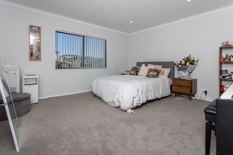Photo of property in 23 William Calvert Drive, Swanson, Auckland, 0614