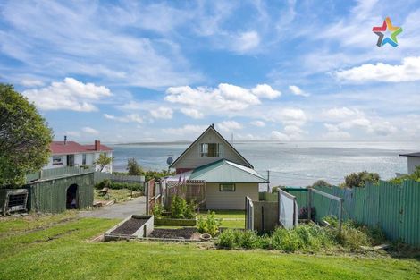 Photo of property in 14 Marine Parade, Bluff, 9814