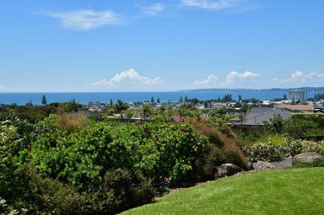 Photo of property in 32 Grovenor Drive, Orewa, 0931