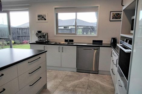 Photo of property in 22 Olney Court, One Tree Point, 0118