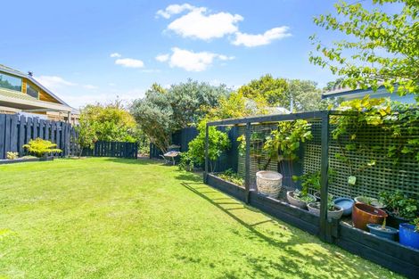 Photo of property in 2 Titiwai Place, Birkenhead, Auckland, 0626
