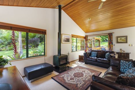Photo of property in 30 Cochran Road, Oratia, Auckland, 0604