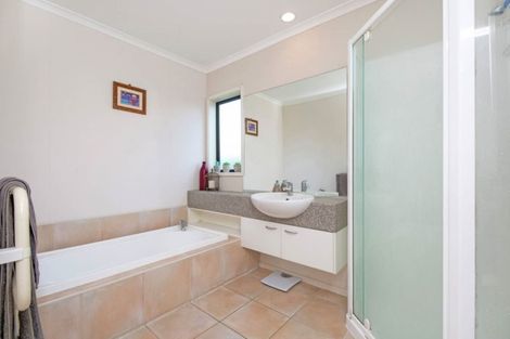 Photo of property in 5/124 Pakuranga Road, Pakuranga, Auckland, 2010