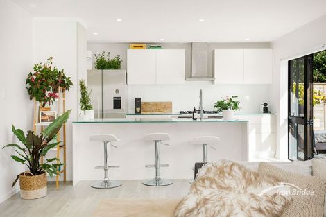 Photo of property in 2/5 Argyle Terrace, Milford, Auckland, 0620