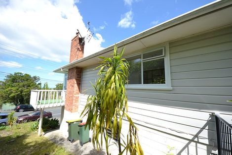 Photo of property in 27 Chivalry Road, Glenfield, Auckland, 0629