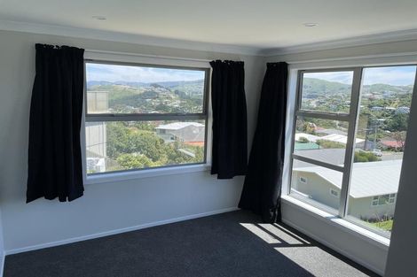 Photo of property in 20d Chetwode Grove, Newlands, Wellington, 6037