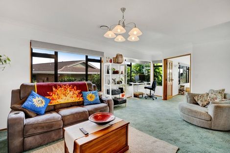Photo of property in 3 Fairfax Terrace, Frankleigh Park, New Plymouth, 4310