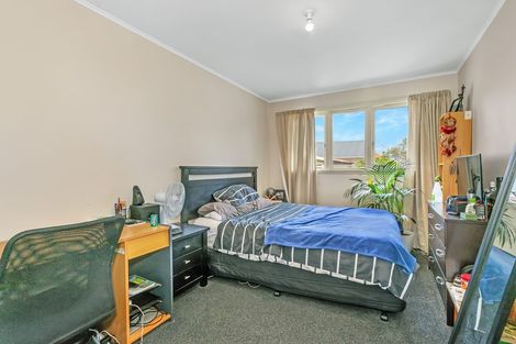 Photo of property in 70 Point Chevalier Road, Point Chevalier, Auckland, 1022