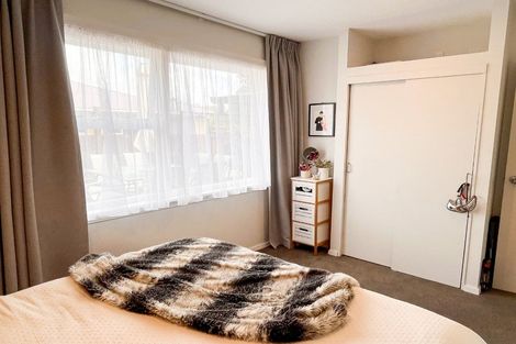 Photo of property in 37 Warren Crescent, Hillmorton, Christchurch, 8025