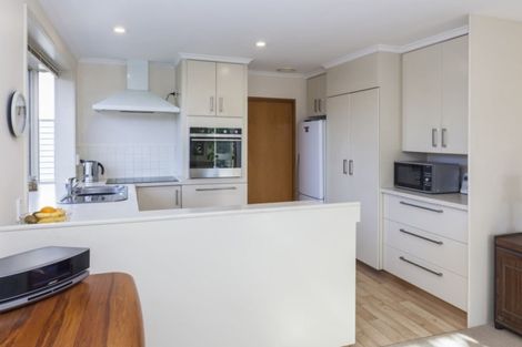 Photo of property in 27 Regency Crescent, Redwood, Christchurch, 8051