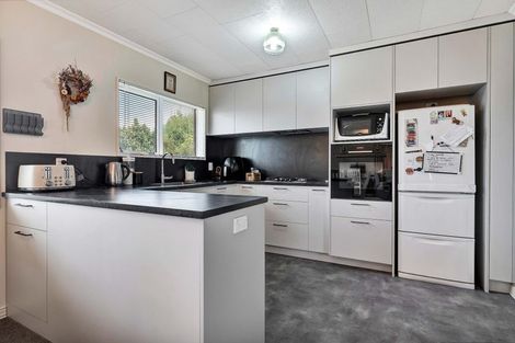 Photo of property in 20 Tukapa Street, Westown, New Plymouth, 4310