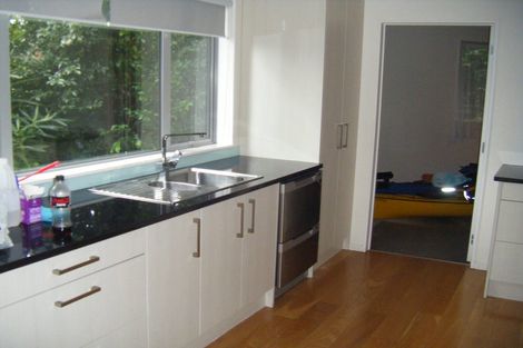 Photo of property in 8 The Rosebowl, Sunnyhills, Auckland, 2010