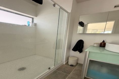 Photo of property in 2/57 Aeroview Drive, Beach Haven, Auckland, 0626