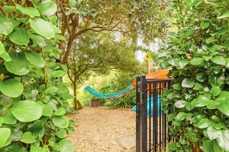 Photo of property in 48 Renata Crescent, Te Atatu Peninsula, Auckland, 0610