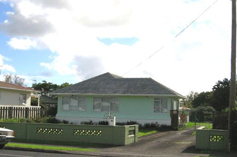 Photo of property in 79 Matipo Road, Te Atatu Peninsula, Auckland, 0610