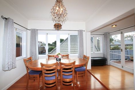 Photo of property in 110 Aberdeen Road, Campbells Bay, Auckland, 0620