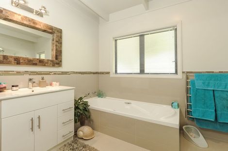 Photo of property in 283 Forest Road, Waiatarua, Auckland, 0612