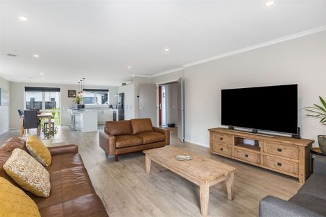 Photo of property in 3 Weatherdeck Close, Whitby, Porirua, 5024