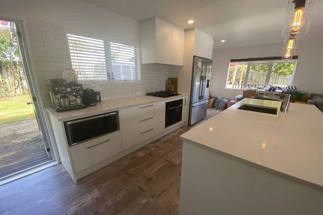 Photo of property in 16 Garton Drive, Massey, Auckland, 0614