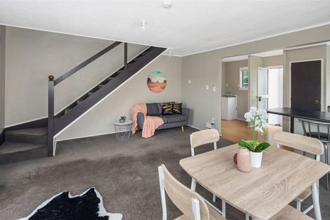 Photo of property in 32a Cheltenham Terrace, Newlands, Wellington, 6037