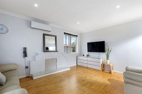 Photo of property in 1/25 Fairclough Road, Beach Haven, Auckland, 0626