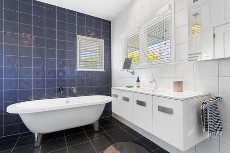 Photo of property in 26 Palmer Crescent, Mission Bay, Auckland, 1071