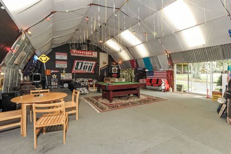 Photo of property in 283 Forest Road, Waiatarua, Auckland, 0612