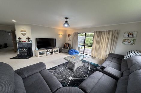 Photo of property in 61 Karina Road, Merrilands, New Plymouth, 4312