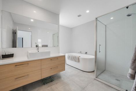 Photo of property in 7 Tabago Place, Half Moon Bay, Auckland, 2012