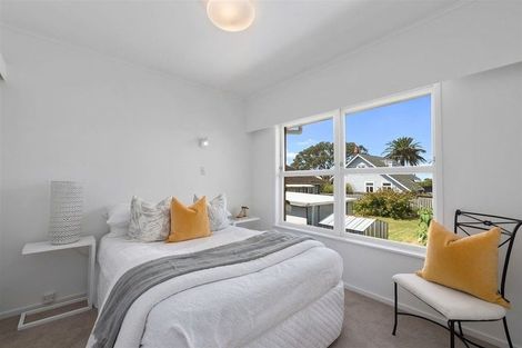 Photo of property in 4/11 Wicklow Road, Narrow Neck, Auckland, 0622
