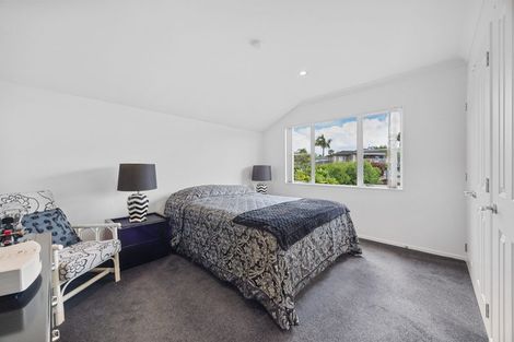 Photo of property in 8b Lupetti Rise, West Harbour, Auckland, 0618