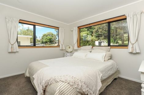Photo of property in 283 Forest Road, Waiatarua, Auckland, 0612