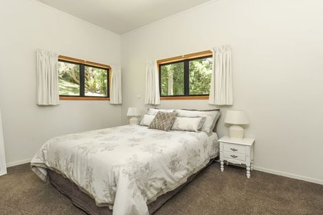 Photo of property in 283 Forest Road, Waiatarua, Auckland, 0612