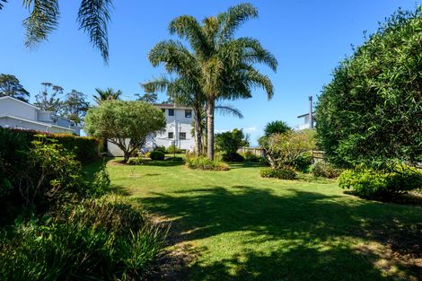 Photo of property in 58 Marine Parade, Mellons Bay, Auckland, 2014