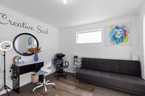 Photo of property in 28 Newton Place, Westbrook, Palmerston North, 4412