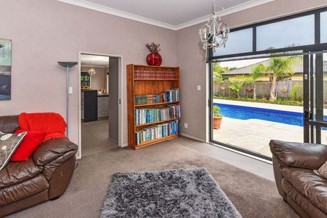 Photo of property in 9 Girvan Terrace, Wattle Downs, Auckland, 2103