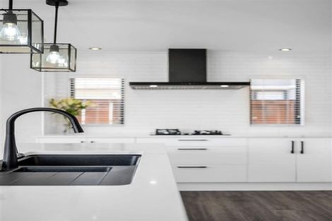 Photo of property in 14 Heidi Crescent, Flat Bush, Auckland, 2016