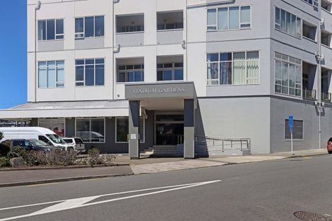 Photo of property in Stadium Garden Flats, 209/107 Thorndon Quay, Pipitea, Wellington, 6011