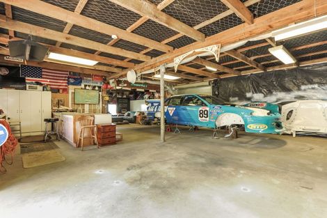 Photo of property in 283 Forest Road, Waiatarua, Auckland, 0612